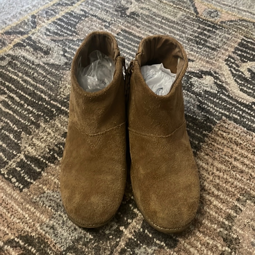 Girls Toms booties size 3.5